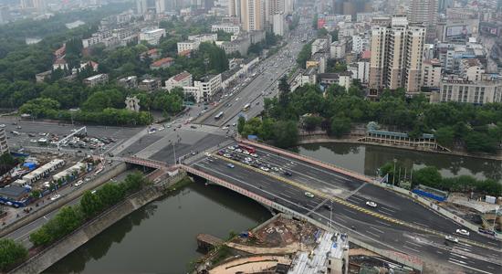 合肥新长江路桥桥面放行 