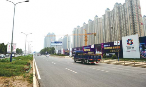 工业北路沿线多个项目在开发建设中。本报记者周青先摄